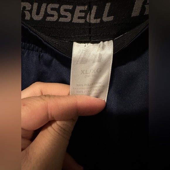 U of a basketball shorts great condition - Picture 4 of 6